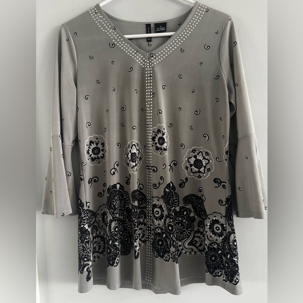 New Directions Bell Sleeve Blouse Small Gray Paisley Stud Detail Top